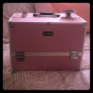 Makeup travel case.